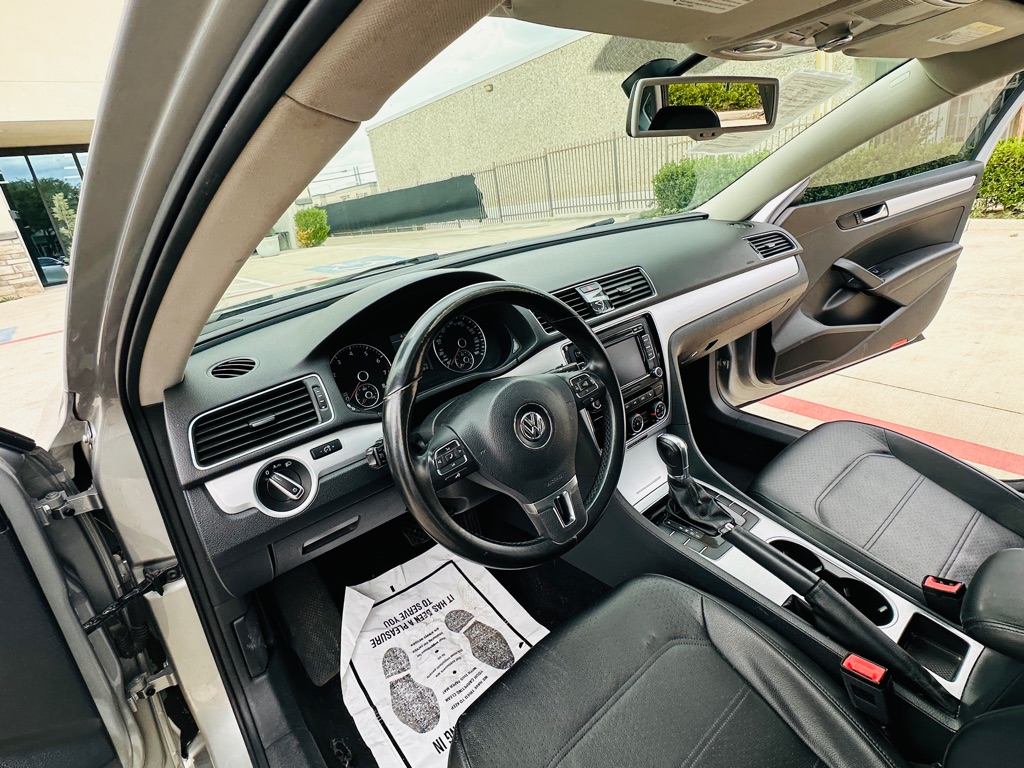 Photo 15 of this VOLKSWAGEN PASSAT