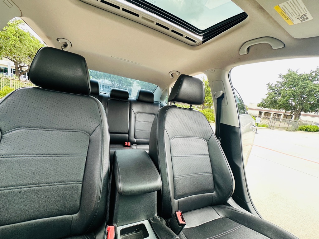 Photo 26 of this VOLKSWAGEN PASSAT