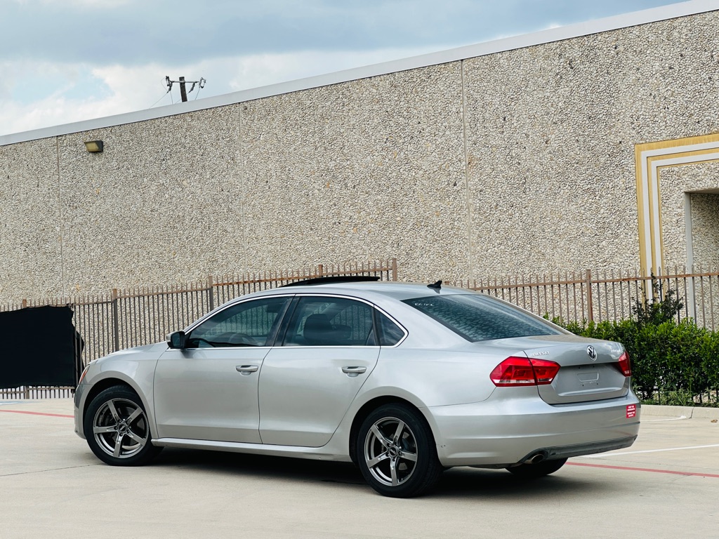 Photo 6 of this VOLKSWAGEN PASSAT