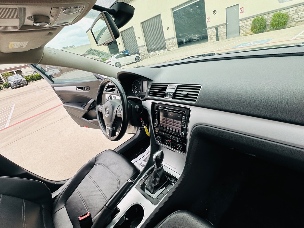 Photo 24 of this VOLKSWAGEN PASSAT