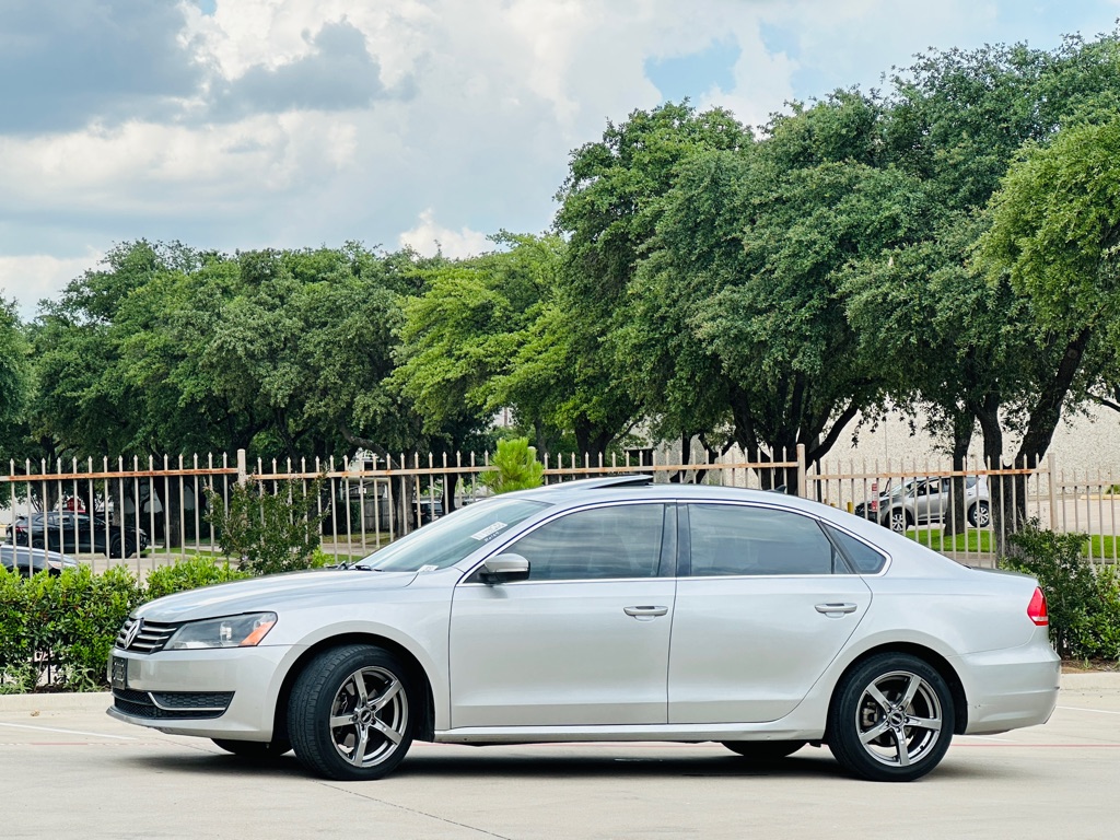 Photo 4 of this VOLKSWAGEN PASSAT