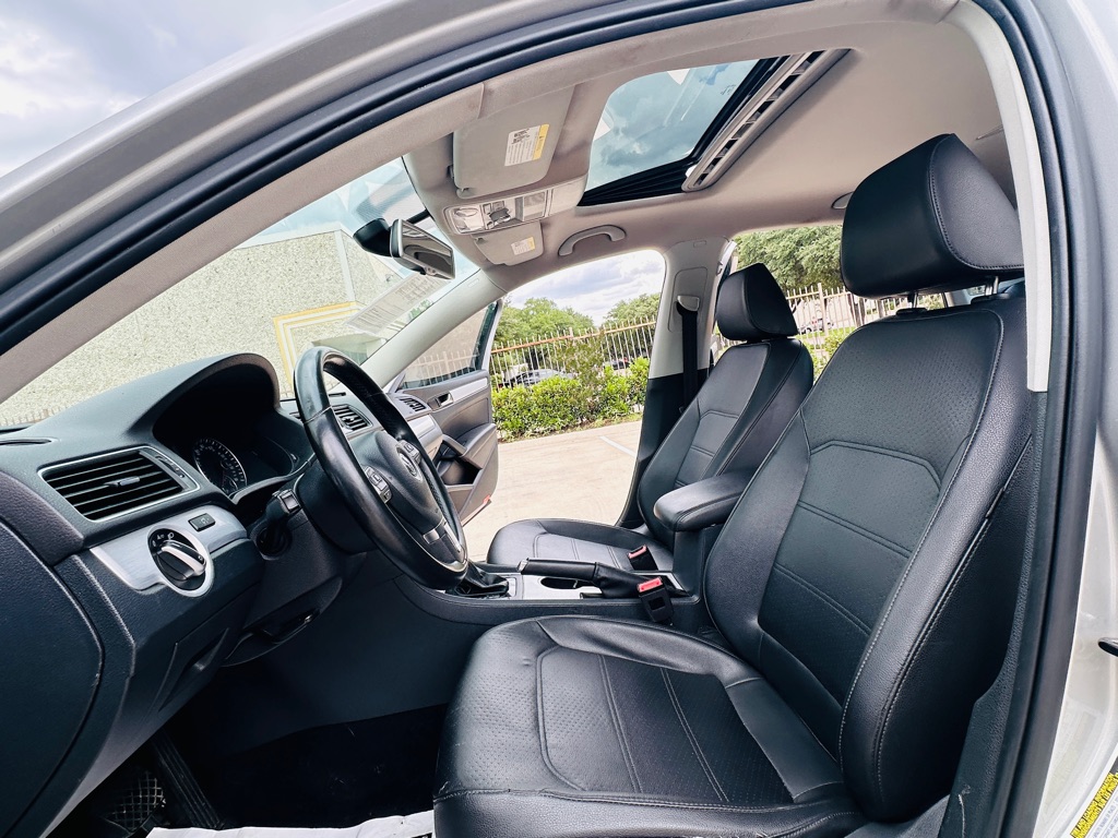 Photo 14 of this VOLKSWAGEN PASSAT