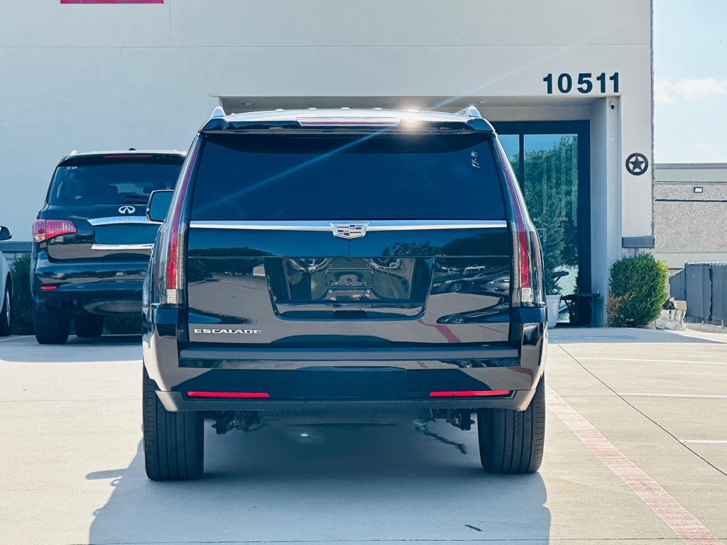 Photo 9 of this CADILLAC ESCALADE