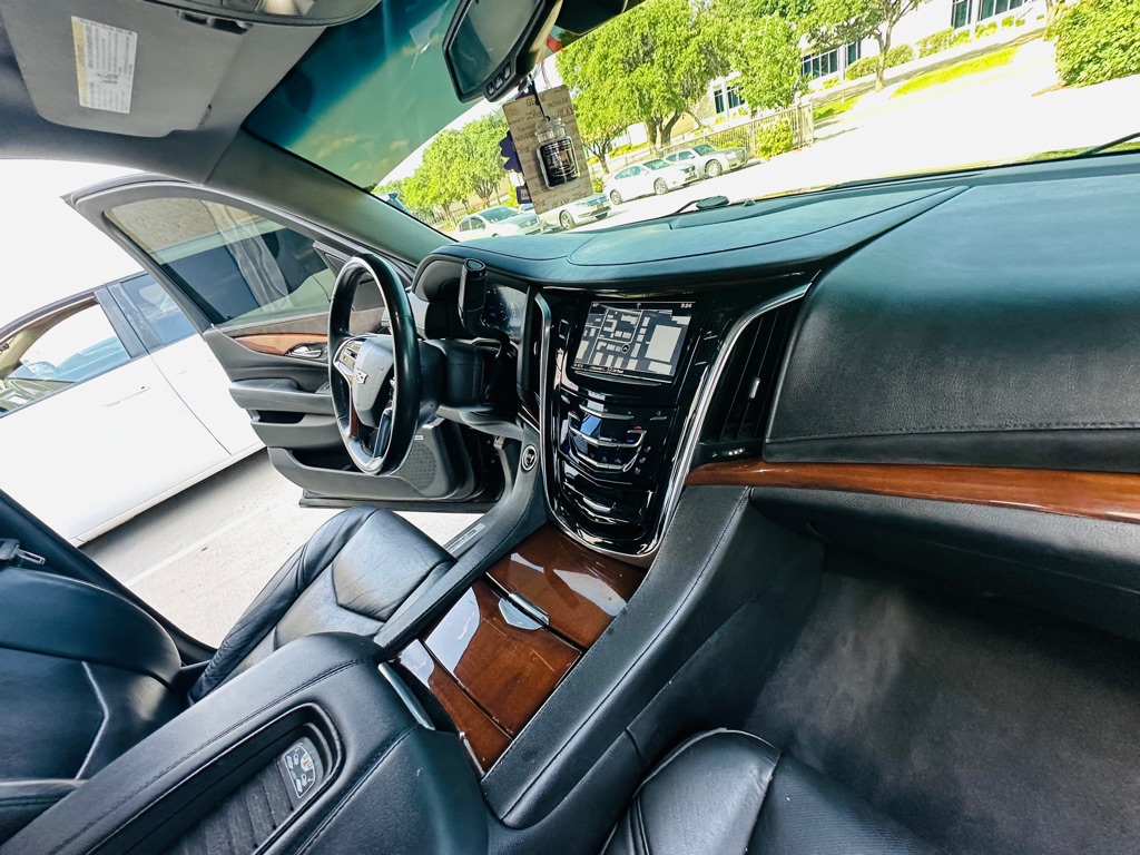 Photo 28 of this CADILLAC ESCALADE