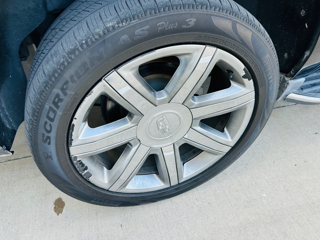 Photo 34 of this CADILLAC ESCALADE