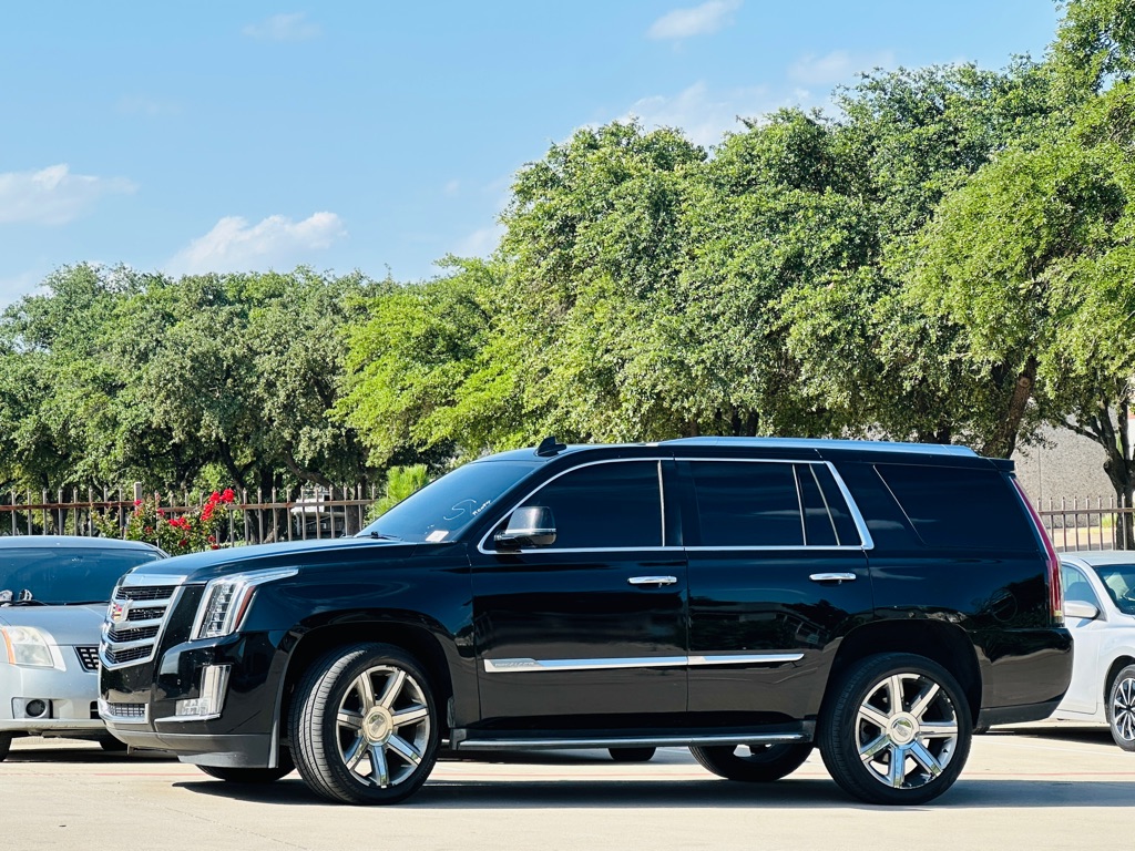 Photo 4 of this CADILLAC ESCALADE