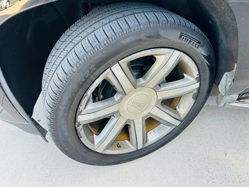 Photo 32 of this CADILLAC ESCALADE