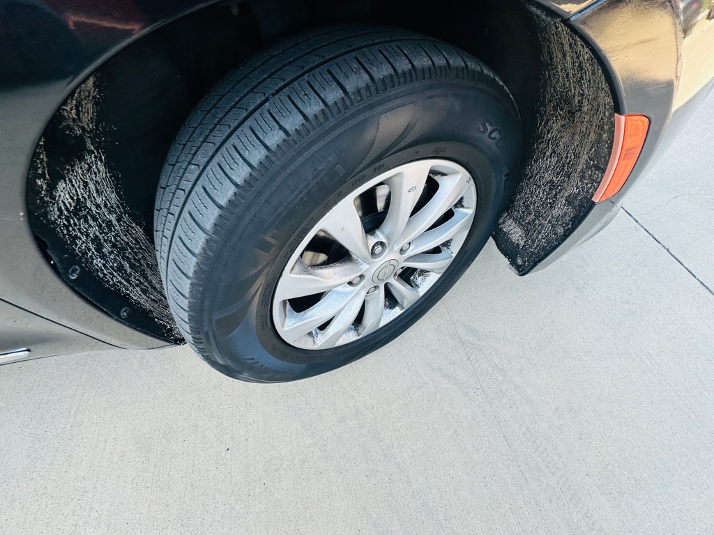 Photo 37 of this CHRYSLER PACIFICA