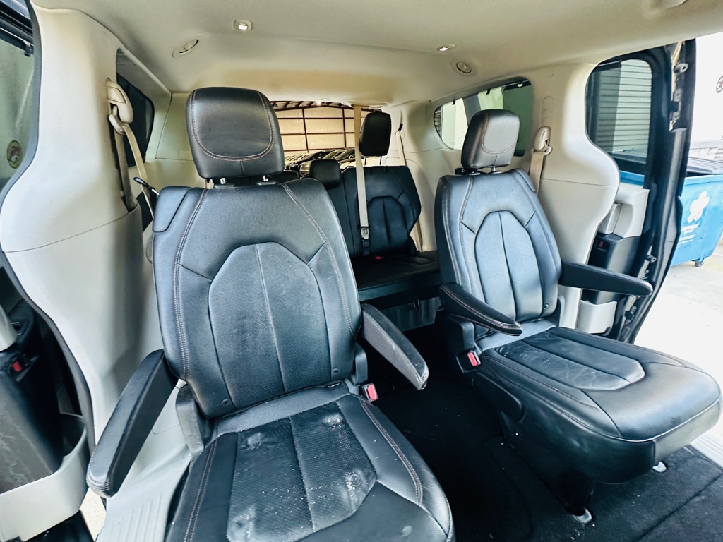 Photo 28 of this CHRYSLER PACIFICA