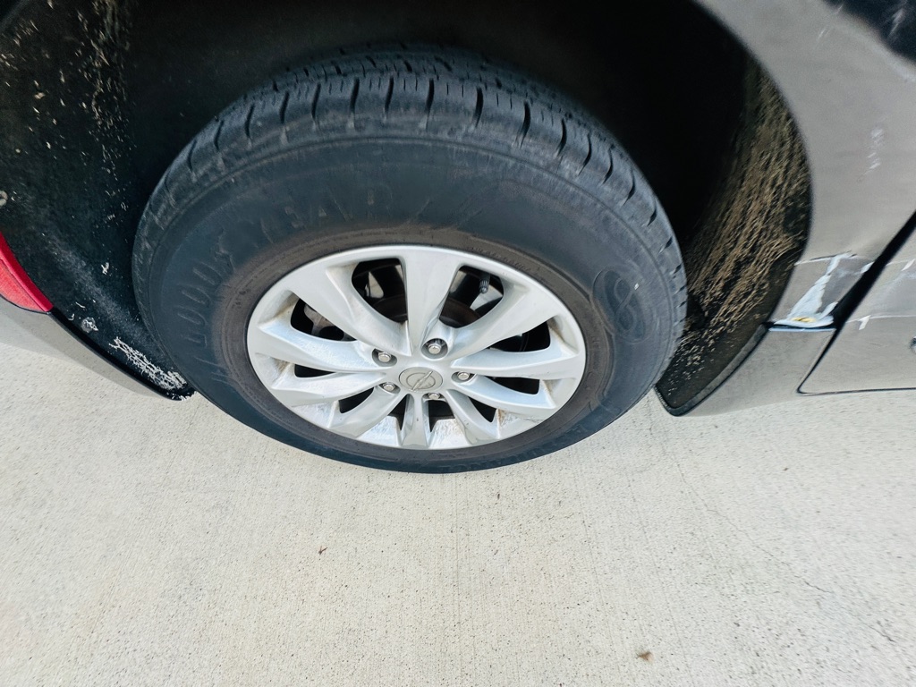 Photo 36 of this CHRYSLER PACIFICA
