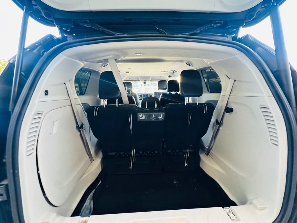 Photo 25 of this CHRYSLER PACIFICA