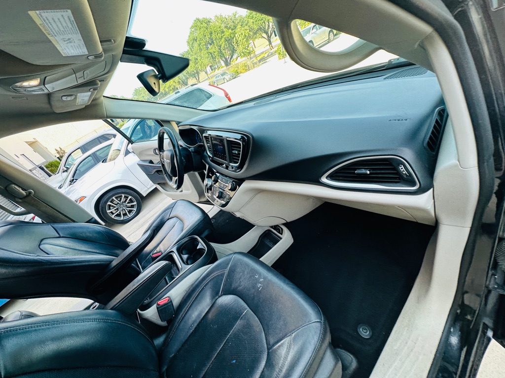 Photo 30 of this CHRYSLER PACIFICA