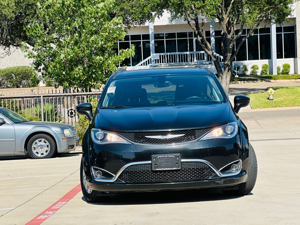 Photo 2 of this CHRYSLER PACIFICA