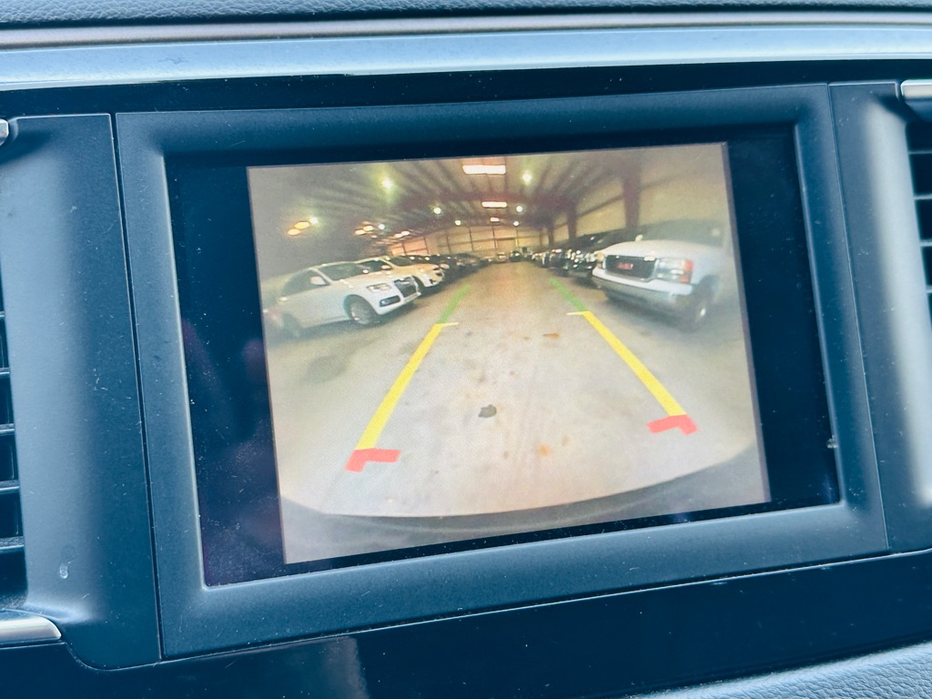 Photo 18 of this CHRYSLER PACIFICA