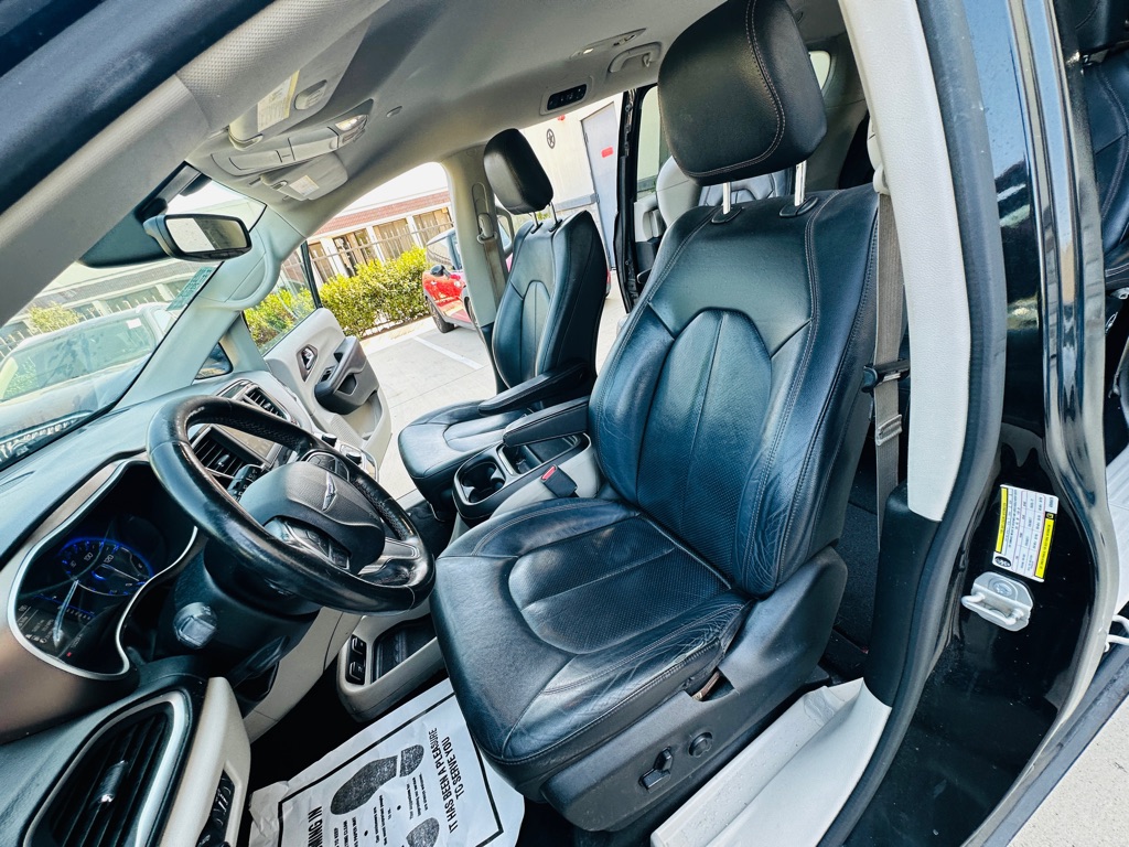 Photo 20 of this CHRYSLER PACIFICA