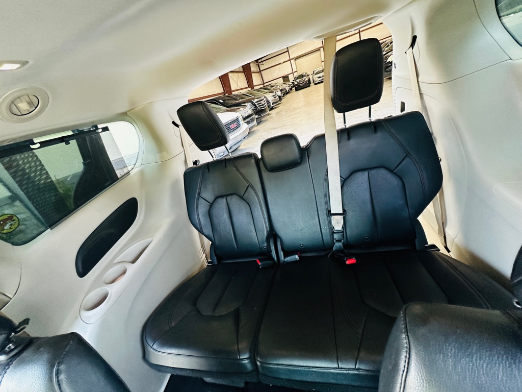 Photo 24 of this CHRYSLER PACIFICA
