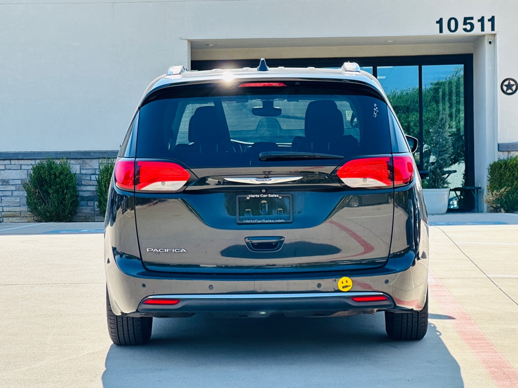 Photo 10 of this CHRYSLER PACIFICA