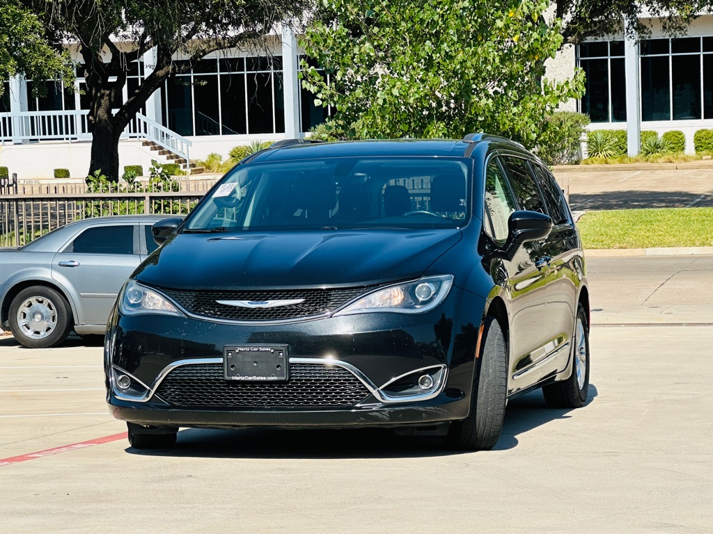 Photo 3 of this CHRYSLER PACIFICA