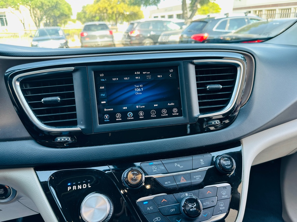 Photo 17 of this CHRYSLER PACIFICA