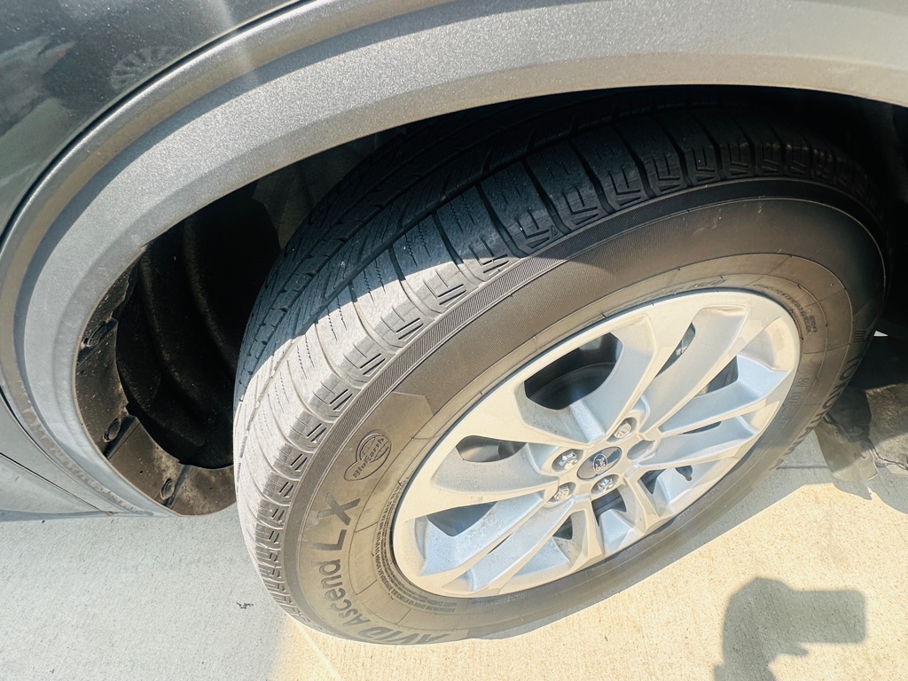 Photo 32 of this FORD ESCAPE