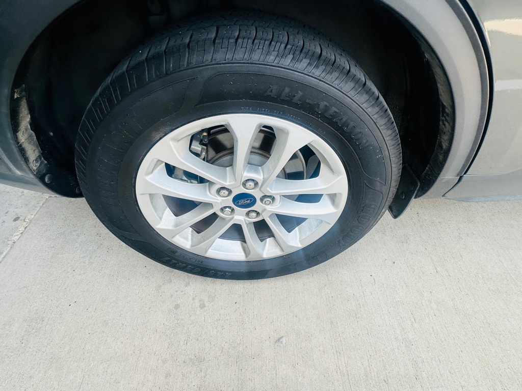 Photo 31 of this FORD ESCAPE