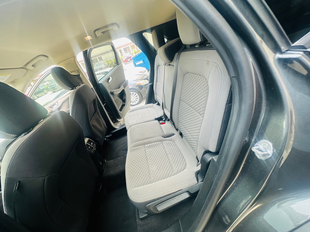 Photo 19 of this FORD ESCAPE