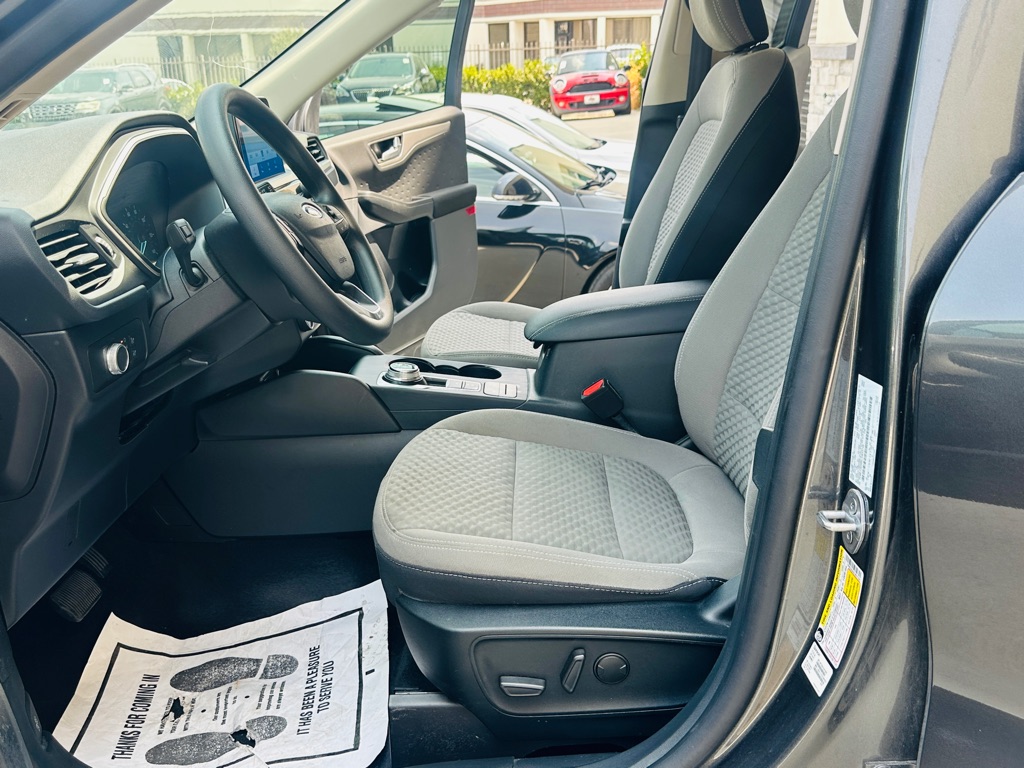 Photo 12 of this FORD ESCAPE