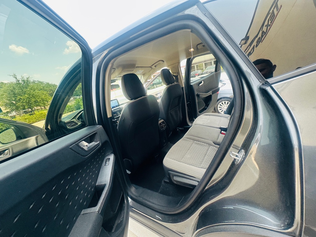 Photo 18 of this FORD ESCAPE