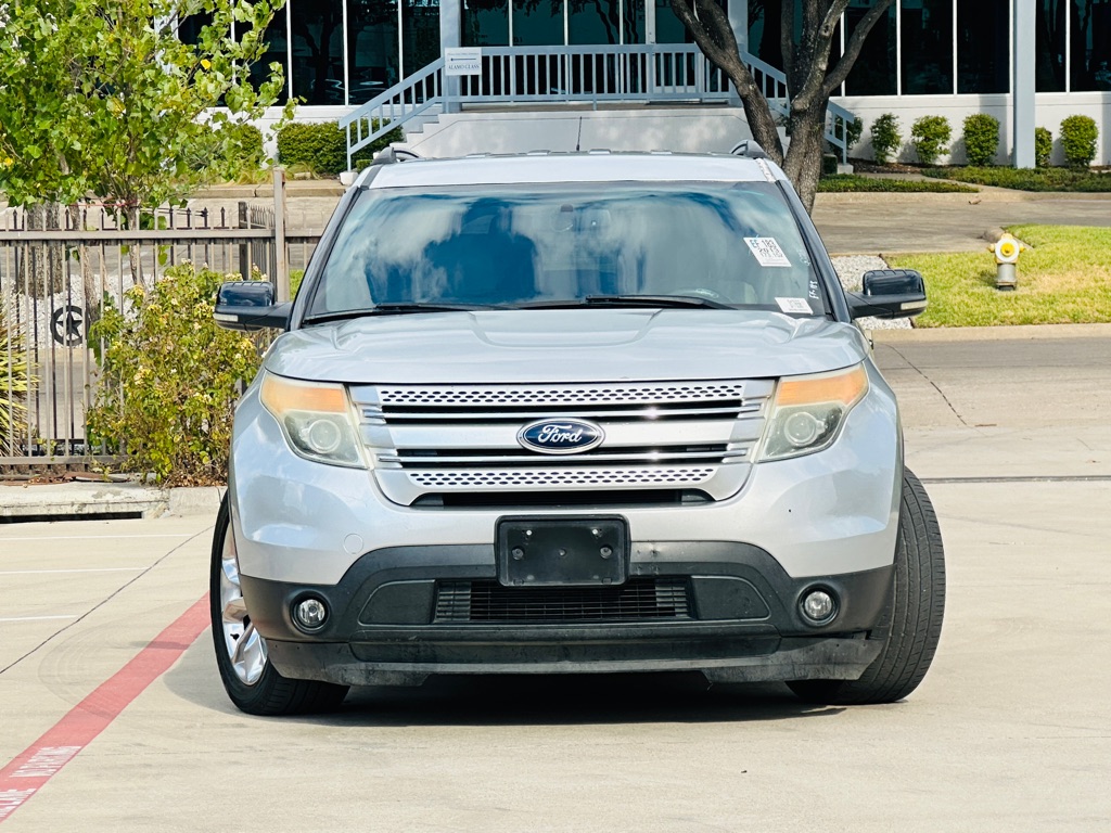 Photo 2 of this FORD EXPLORER
