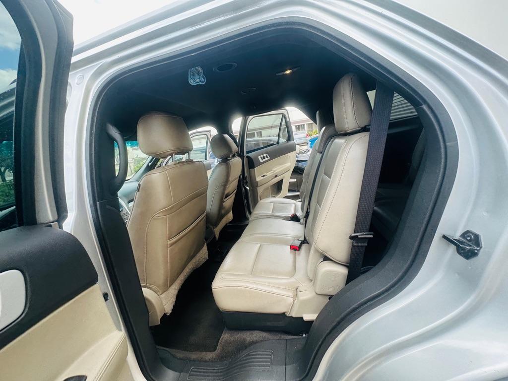 Photo 16 of this FORD EXPLORER