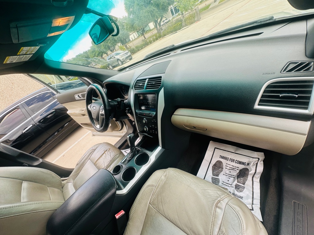 Photo 26 of this FORD EXPLORER