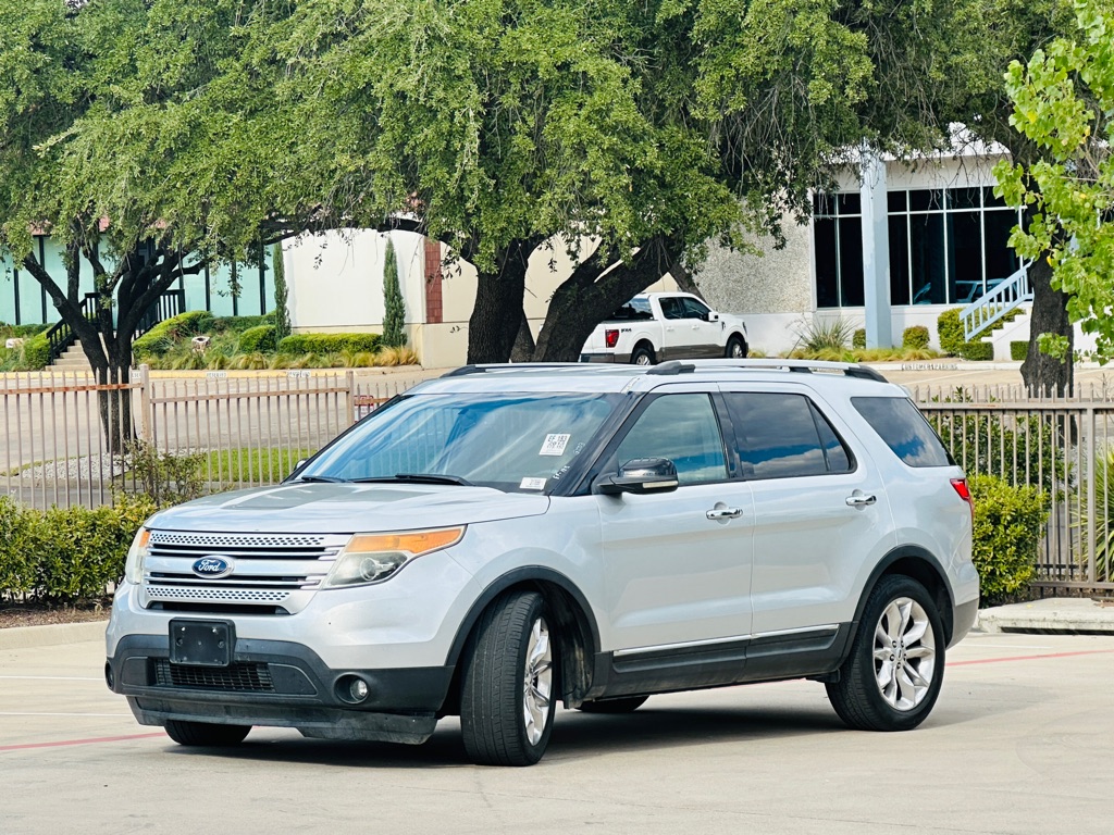Photo 3 of this FORD EXPLORER