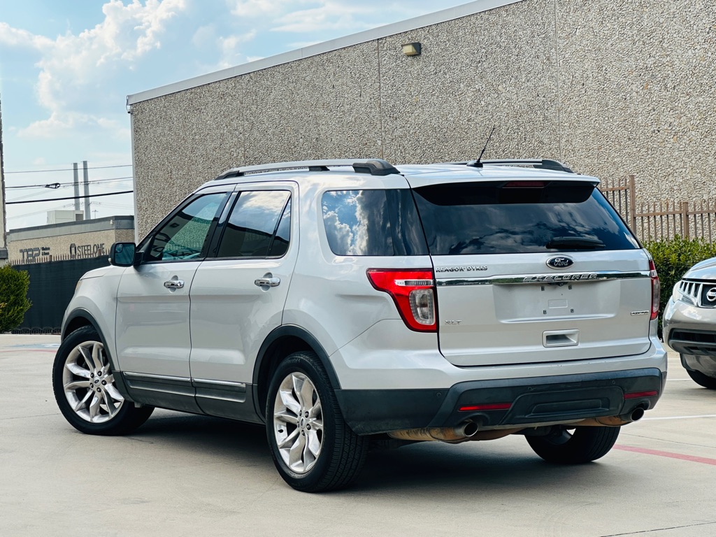 Photo 7 of this FORD EXPLORER