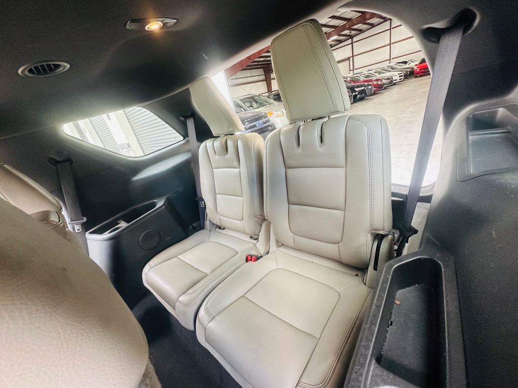 Photo 18 of this FORD EXPLORER