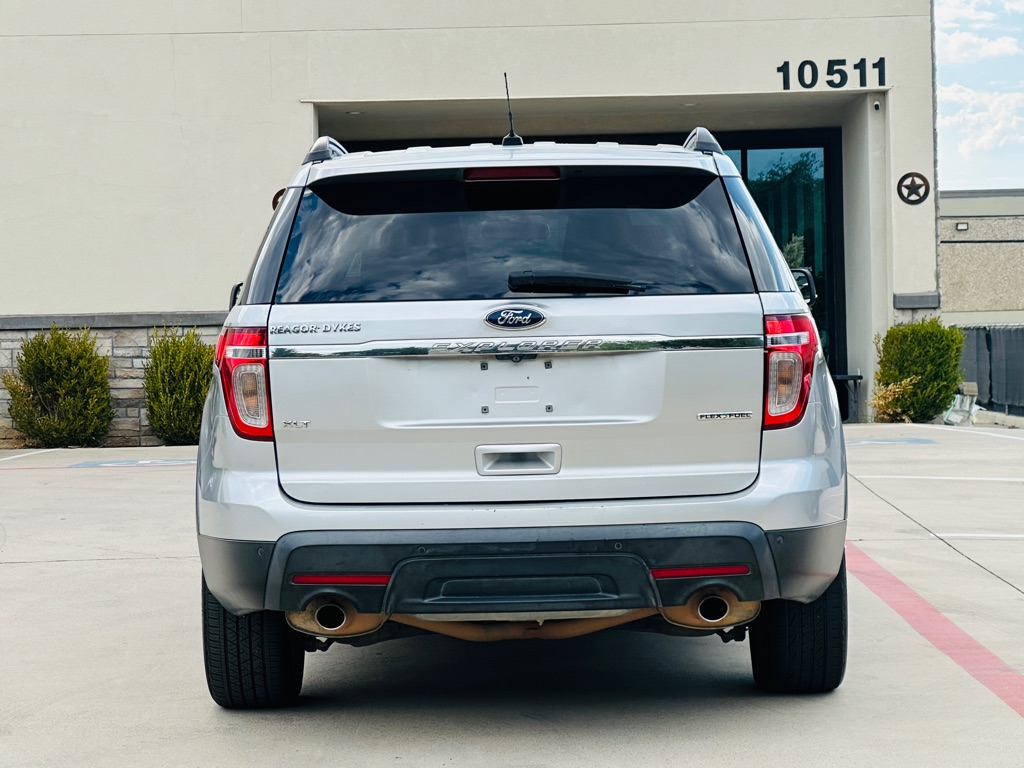 Photo 8 of this FORD EXPLORER