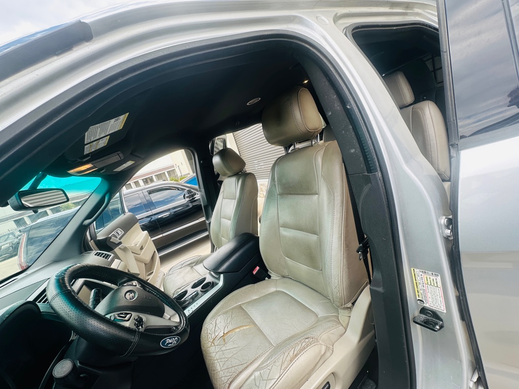Photo 14 of this FORD EXPLORER