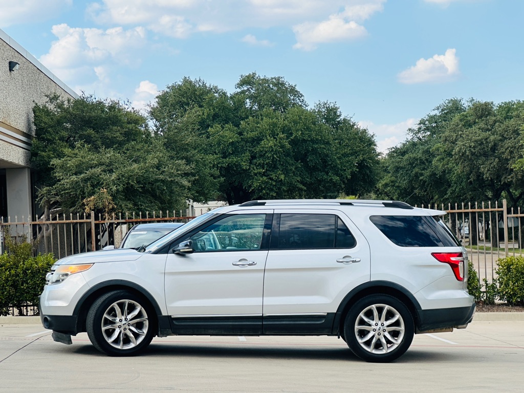 Photo 5 of this FORD EXPLORER