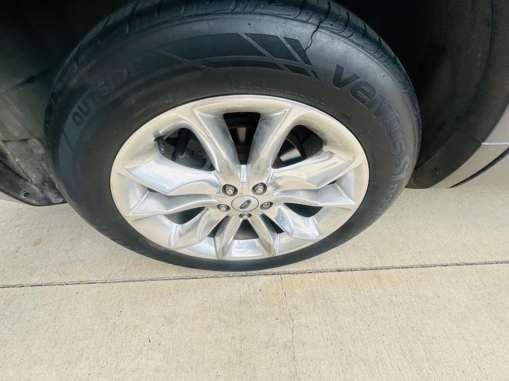 Photo 31 of this FORD EXPLORER