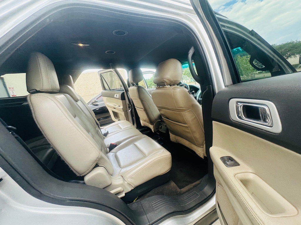 Photo 21 of this FORD EXPLORER