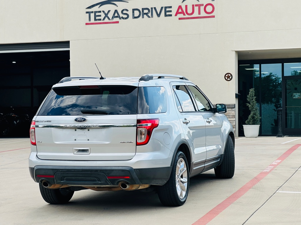 Photo 9 of this FORD EXPLORER