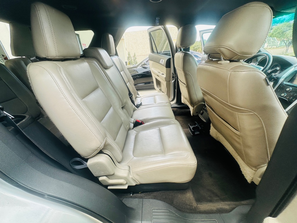 Photo 22 of this FORD EXPLORER