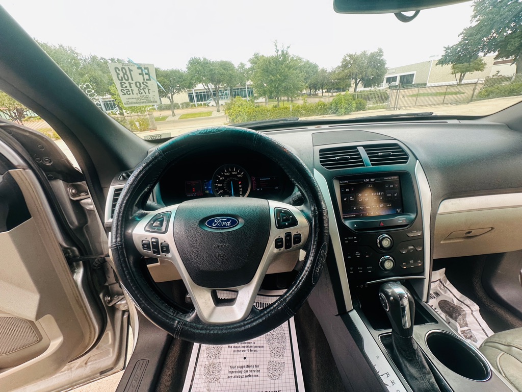 Photo 15 of this FORD EXPLORER