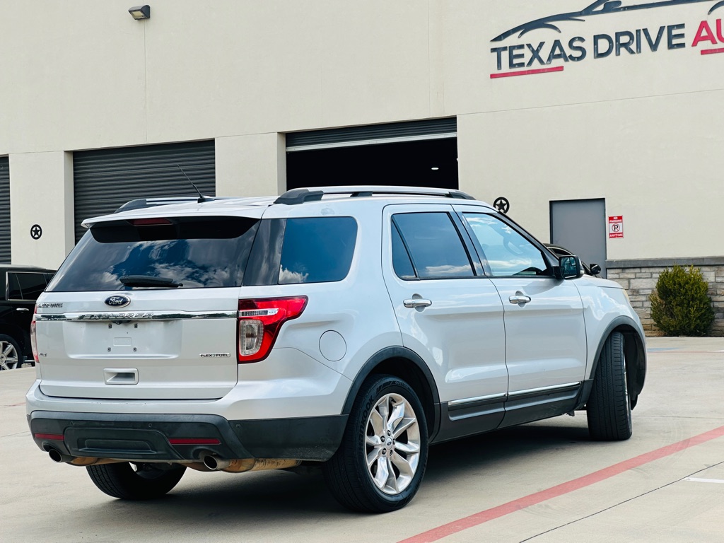 Photo 10 of this FORD EXPLORER