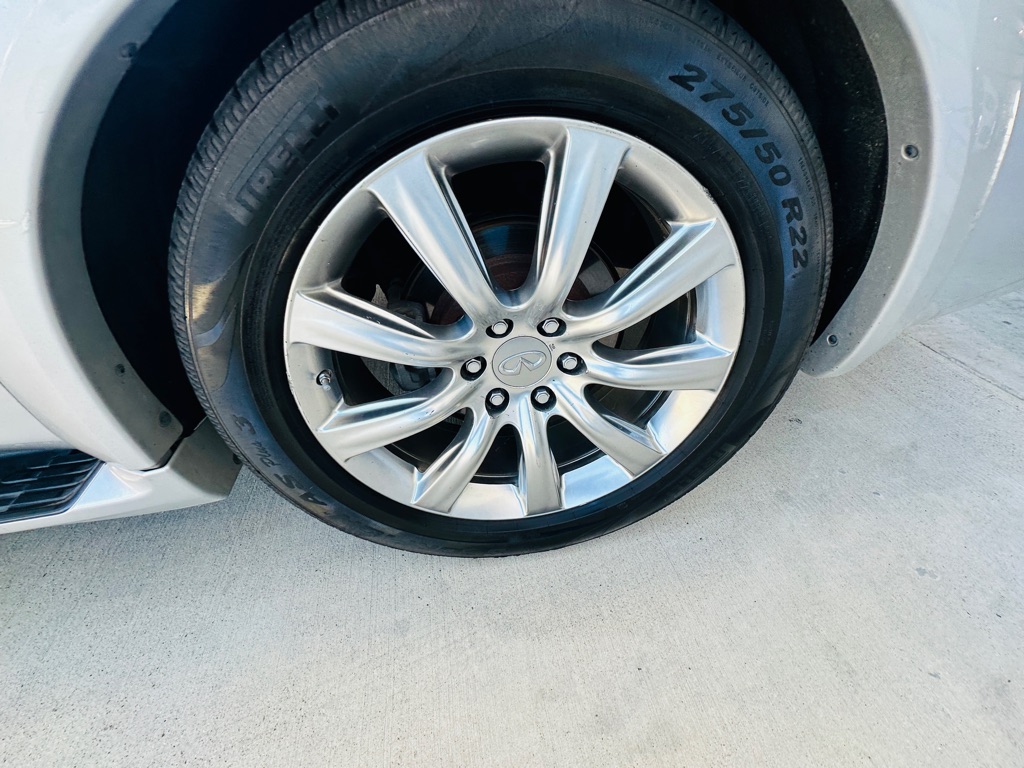 Photo 35 of this INFINITI QX56