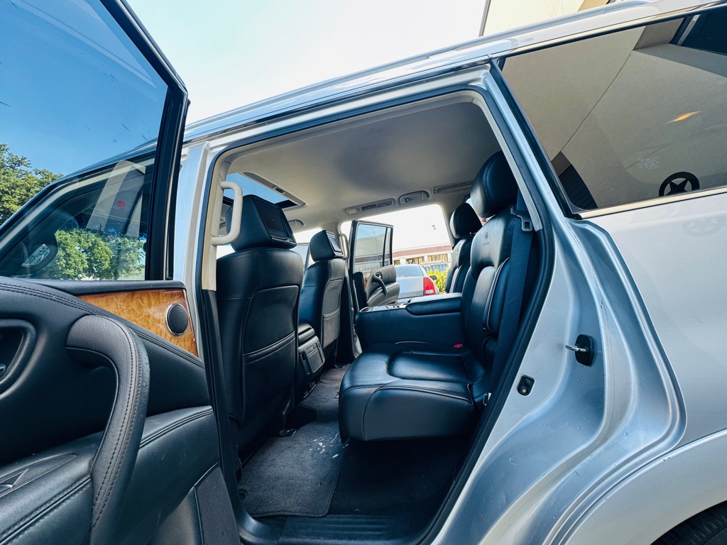 Photo 21 of this INFINITI QX56