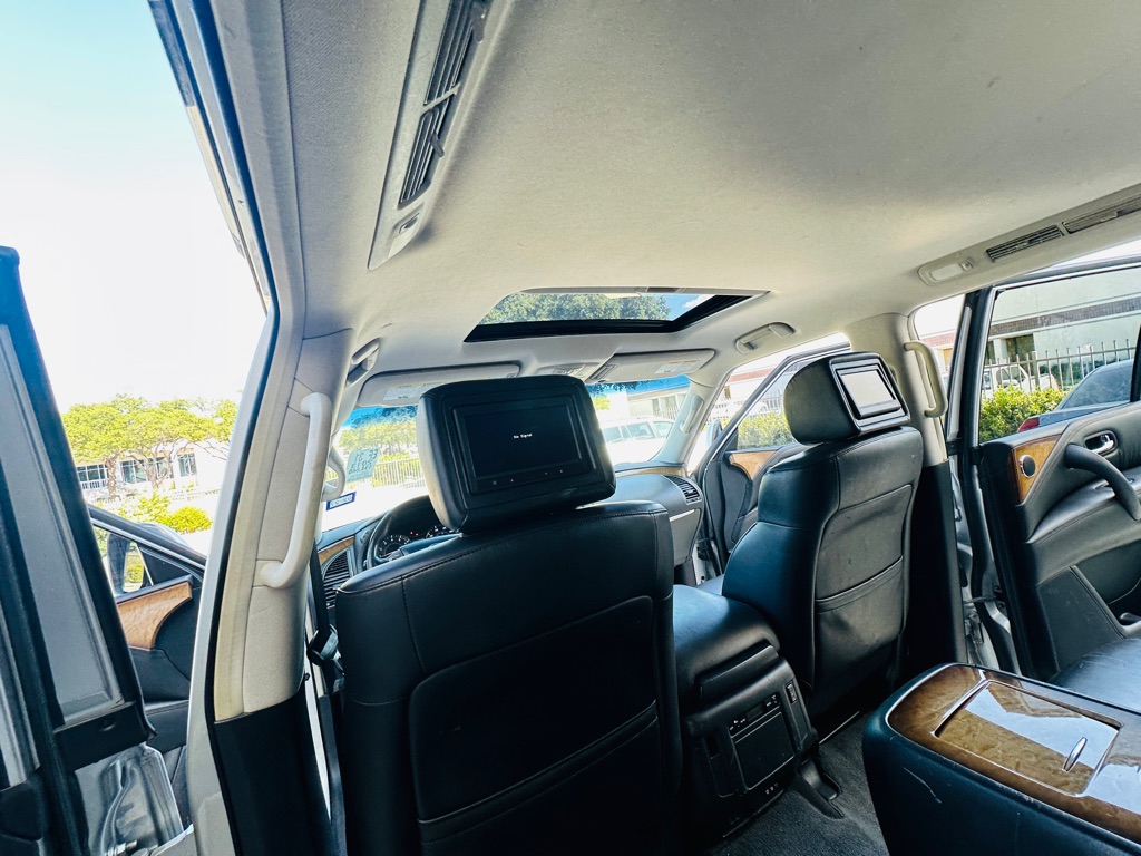 Photo 23 of this INFINITI QX56