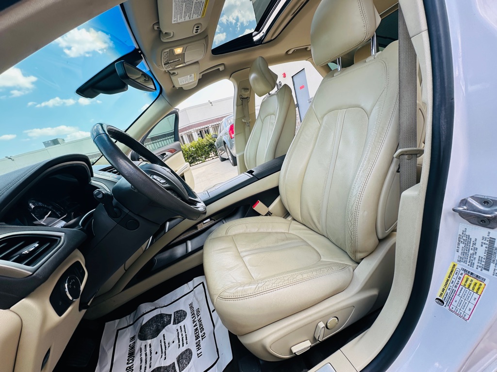 Photo 17 of this LINCOLN MKZ