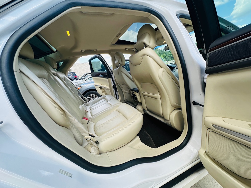 Photo 21 of this LINCOLN MKZ
