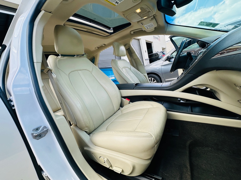 Photo 24 of this LINCOLN MKZ