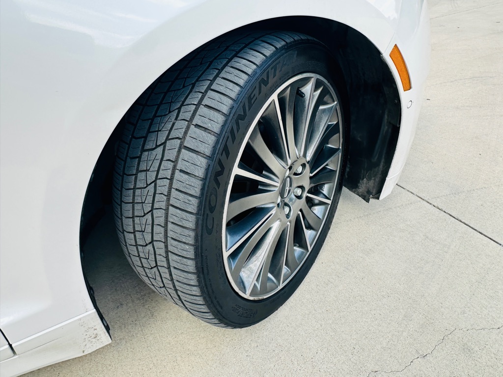 Photo 32 of this LINCOLN MKZ